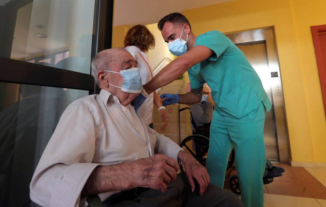 Vacuna Covid: Las enfermedades con las que los expertos recomiendan recibir la cuarta dosis Vacuna Covid: Las enfermedades con las que los expertos recomiendan recibir la cuarta dosis