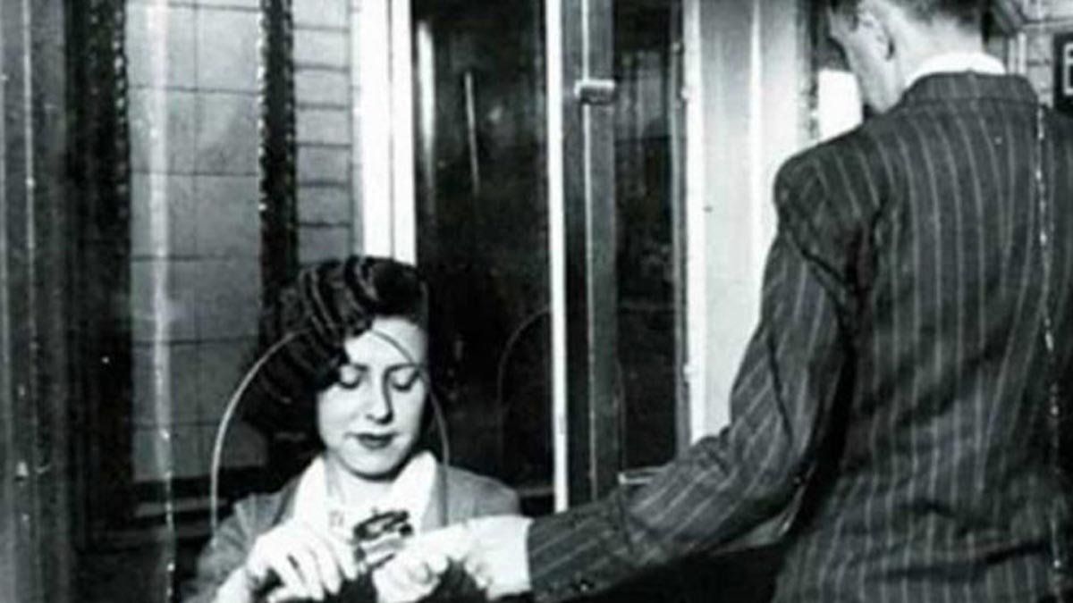 Las taquilleras del Metro de Madrid, un oficio perdido con mucha historia Las taquilleras del Metro de Madrid, un oficio perdido con mucha historia