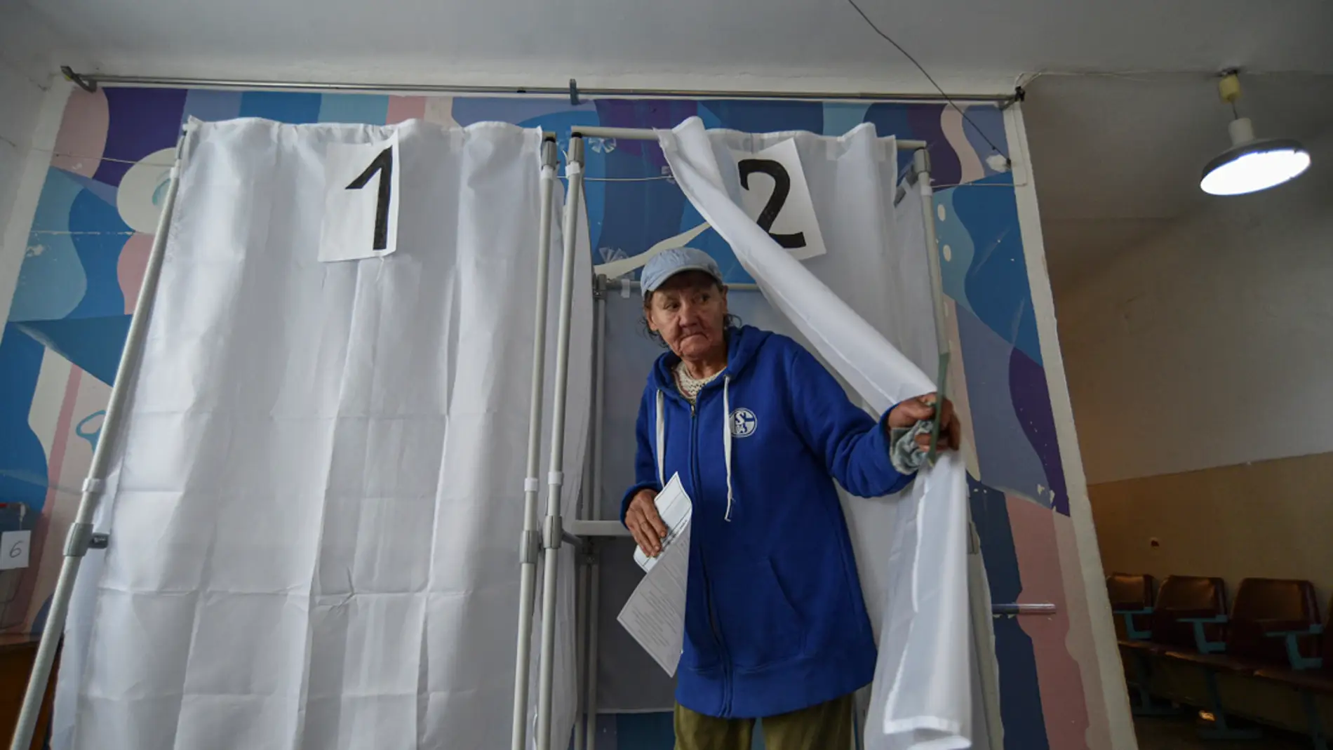 Una abrumadora mayoría de los votantes de los referéndums piden la anexión a Rusia del este de Ucrania