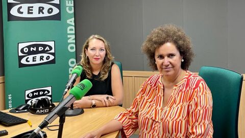 La regidora de Turismo, Sanidad y Consumo de Palma, Elena Navarro, acompa&ntilde;a a la periodista de Onda Cero Elka Dimitrova