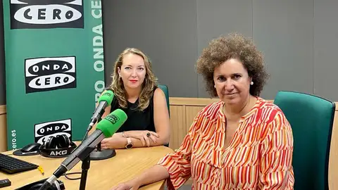 La regidora de Turismo, Sanidad y Consumo de Palma, Elena Navarro, acompaña a la periodista de Onda Cero Elka Dimitrova La regidora de Turismo, Sanidad y Consumo de Palma, Elena Navarro, acompaña a la periodista de Onda Cero Elka Dimitrova