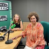 La regidora de Turismo, Sanidad y Consumo de Palma, Elena Navarro, acompaña a la periodista de Onda Cero Elka Dimitrova
