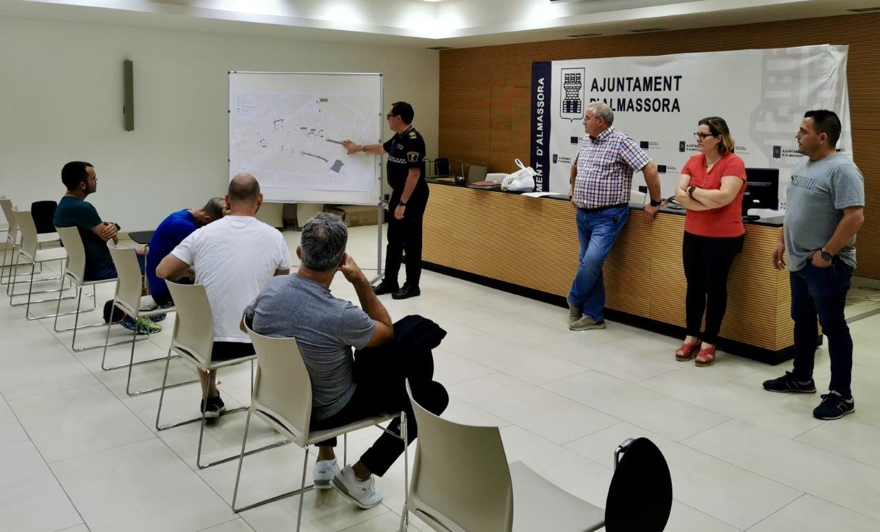 Un centenar de personas vigilarán el encierro de La Palmosilla el sábado en Almassora Un centenar de personas vigilarán el encierro de La Palmosilla el sábado en Almassora