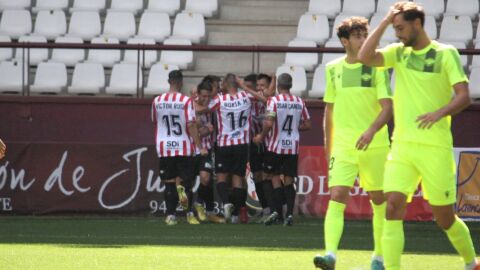 La SD Logroñés celebra un gol ante el Intercity en Primera Federación