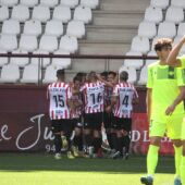 La SD Logroñés celebra un gol ante el Intercity en Primera Federación