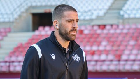 Rafa G&aacute;lvez, concentrado, antes de medirse al SD Logro&ntilde;&eacute;s.