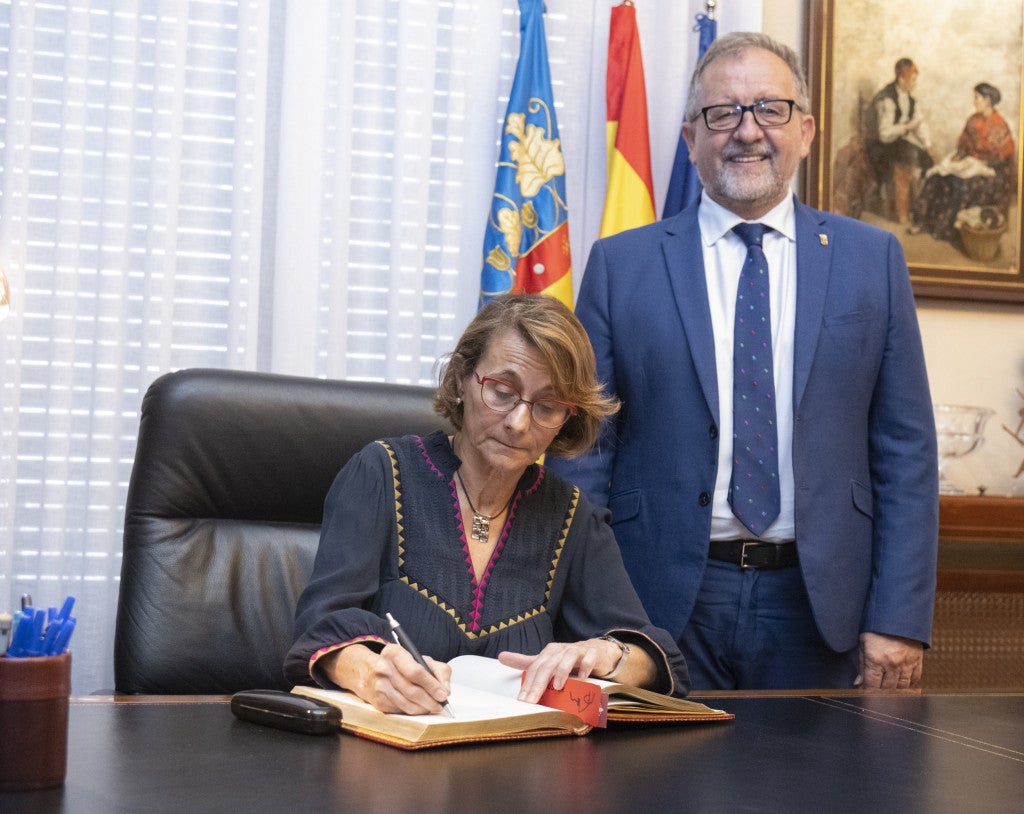 La Diputación abre el plazo de solicitudes de becas para el alumnado del programa ‘Uned Sénior’ y la Universidad para Mayores de la UJI La Diputación abre el plazo de solicitudes de becas para el alumnado del programa ‘Uned Sénior’ y la Universidad para Mayores de la UJI
