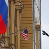  La Embajada de EEUU llama a sus nacionales a abandonar "de inmediato" Rusia