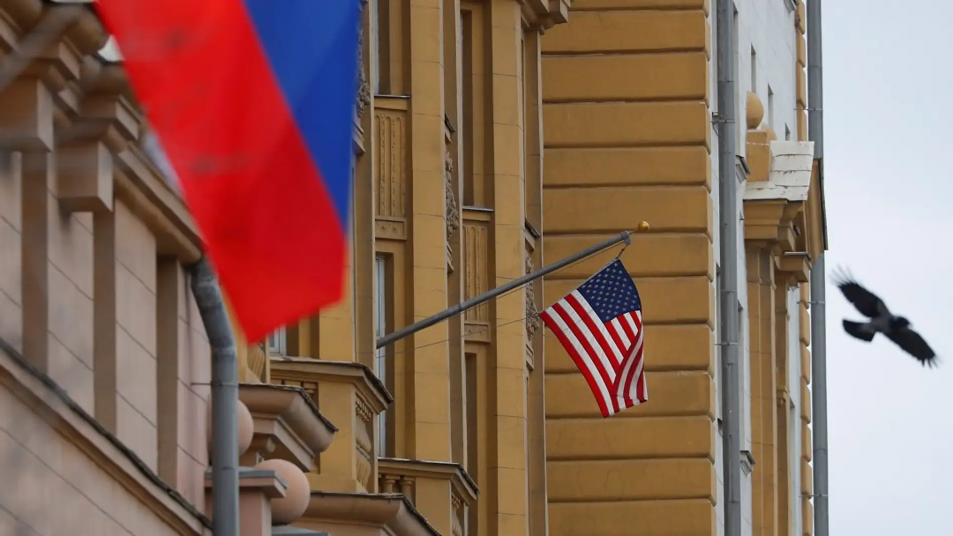 La Embajada de EEUU llama a sus nacionales a abandonar "de inmediato" Rusia