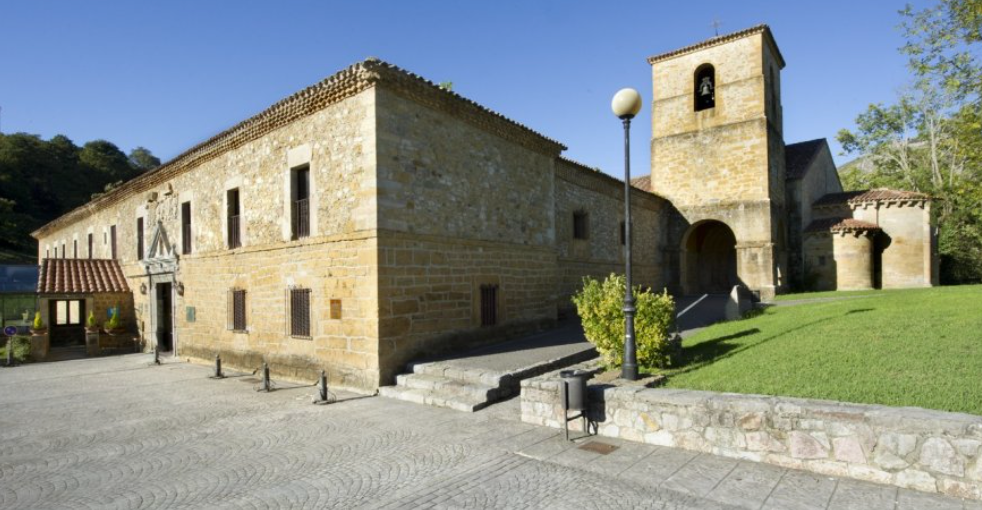 Parador de Cangas de Onís: "Caminos hacía la altura. Covadonga y el camino de los santuarios" Parador de Cangas de Onís: "Caminos hacía la altura. Covadonga y el camino de los santuarios"