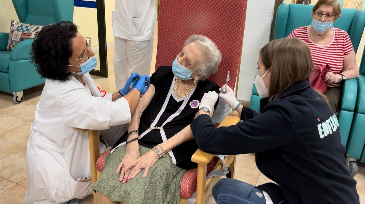 Albacete comienza la vacunación de la segunda dosis de refuerzo en mayores de 80 años Albacete comienza la vacunación de la segunda dosis de refuerzo en mayores de 80 años