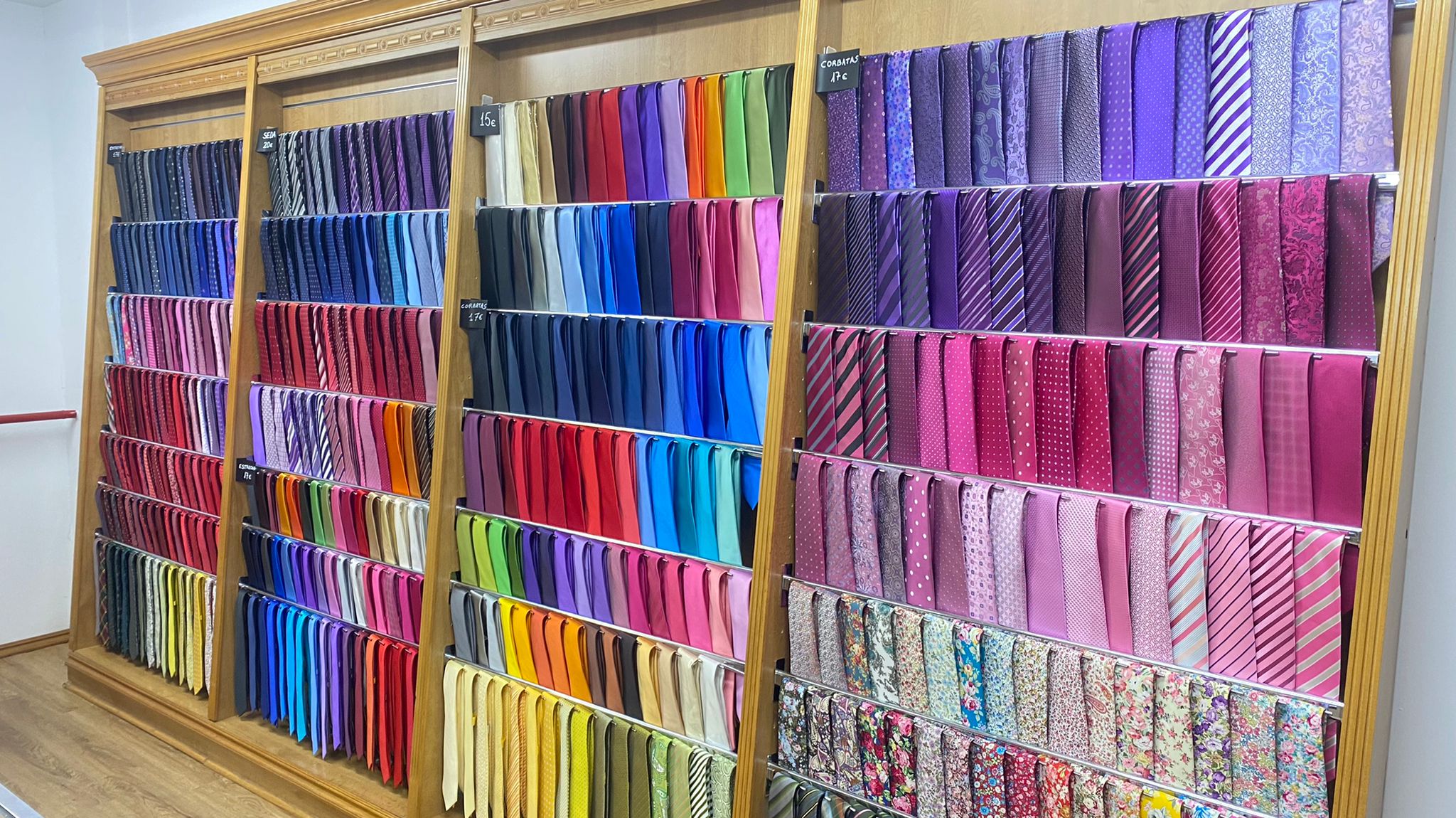 La corbata, complemento en el centro de la polémica La corbata, complemento en el centro de la polémica