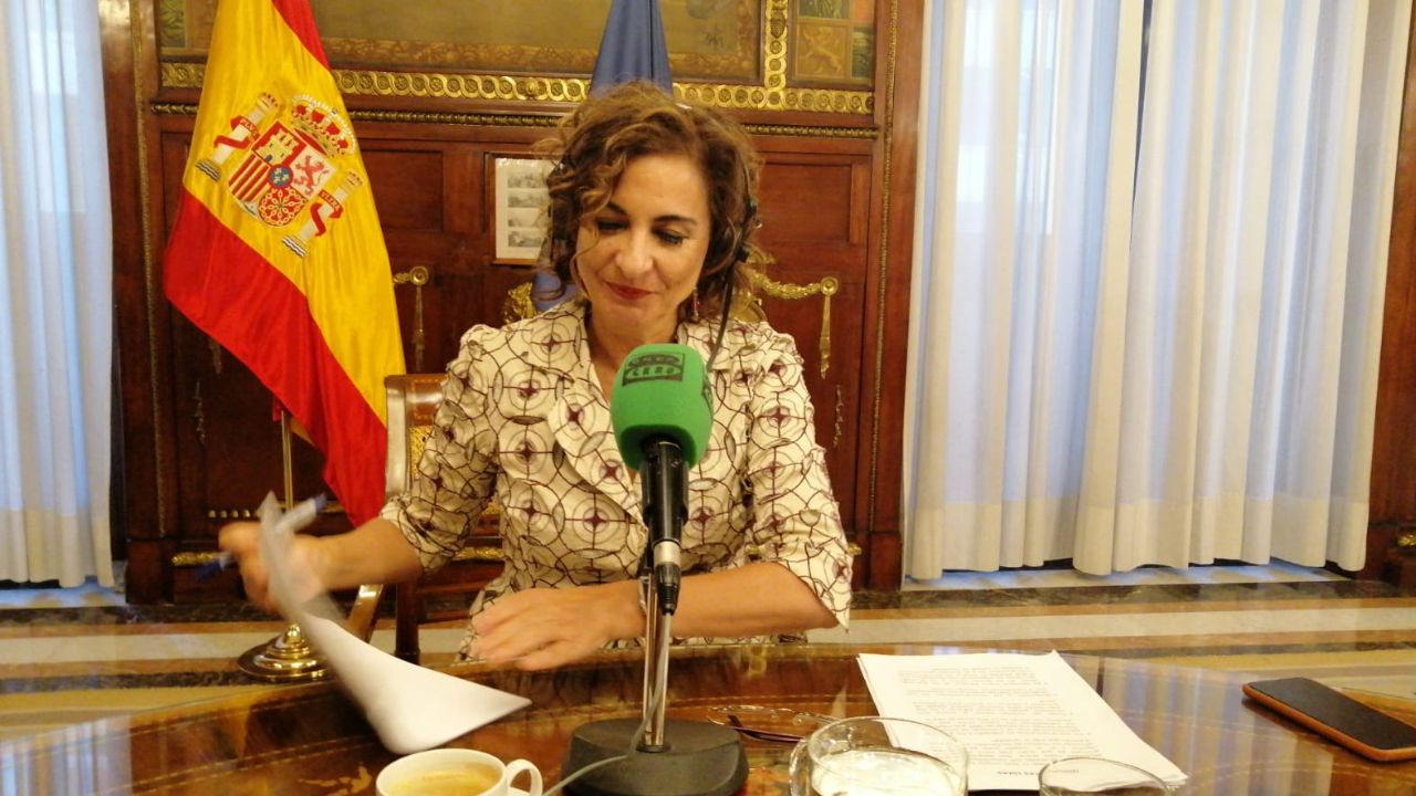 Montero niega que se deje fuera a las clases medias: "Ya se benefician de la rebaja del IVA de la luz o del gas" Montero niega que se deje fuera a las clases medias: "Ya se benefician de la rebaja del IVA de la luz o del gas"