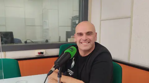 Monchu García en los estudios de Onda Cero Gijón Monchu García en los estudios de Onda Cero Gijón