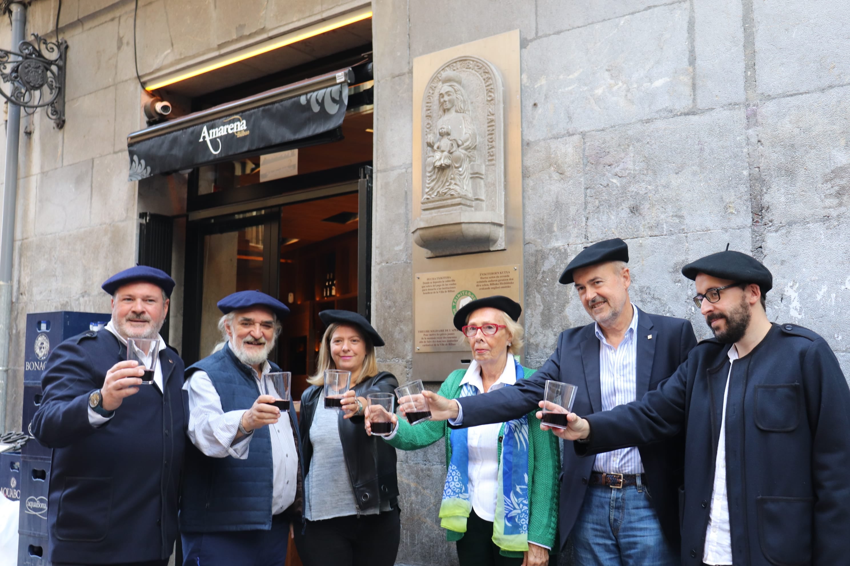 Los txikiteros amenizarán el "poteo" en las calles de Bilbao con coros y otxotes hasta el 11 de octubre Los txikiteros amenizarán el "poteo" en las calles de Bilbao con coros y otxotes hasta el 11 de octubre