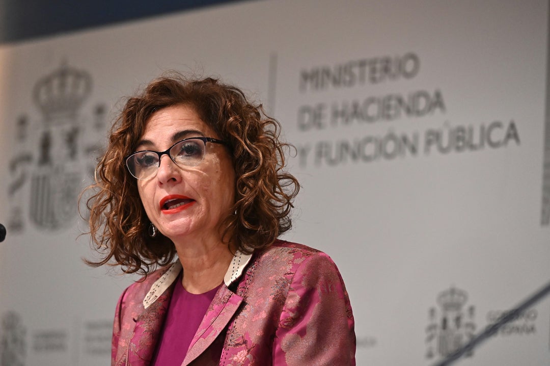 ¿Qué es la clase media trabajadora? María Jesús Montero se lo explica a Carlos Alsina ¿Qué es la clase media trabajadora? María Jesús Montero se lo explica a Carlos Alsina