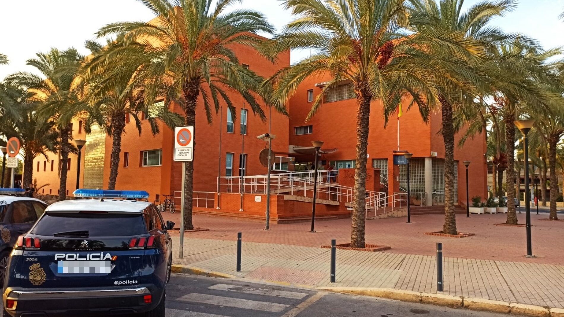 La Policía Nacional detiene en Elche a un hombre por el robo en cinco ...