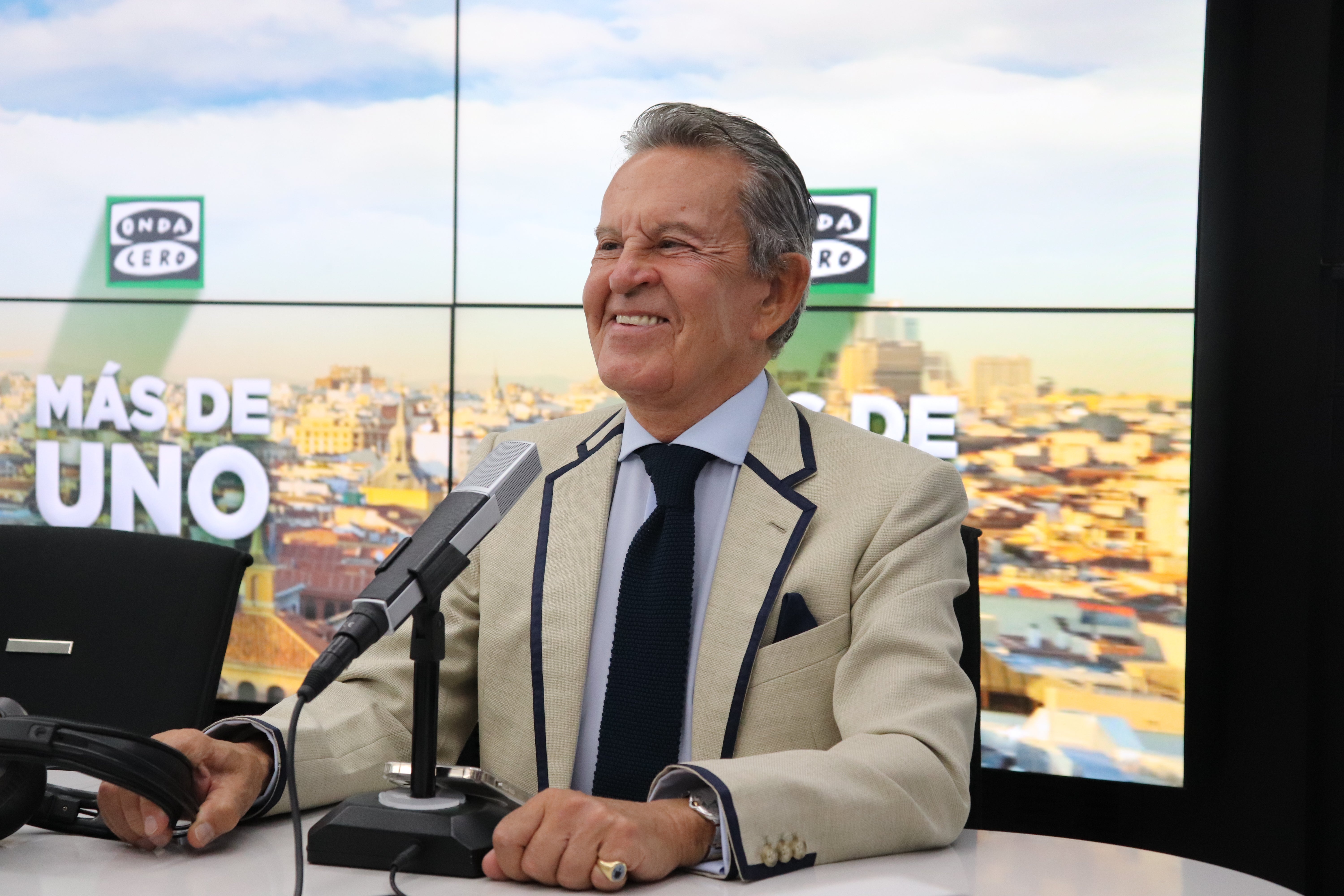 Josemi, sobre la retirada de una lona publicitaria del PP: "Estas cosas sólo pasan en provincias" Josemi, sobre la retirada de una lona publicitaria del PP: "Estas cosas sólo pasan en provincias"