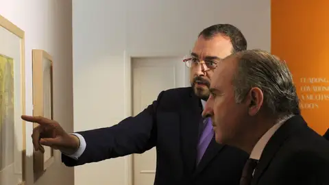 Barbón durante el recorrido de la visita Barbón durante el recorrido de la visita