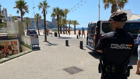 policia nacional benidorm playa levante