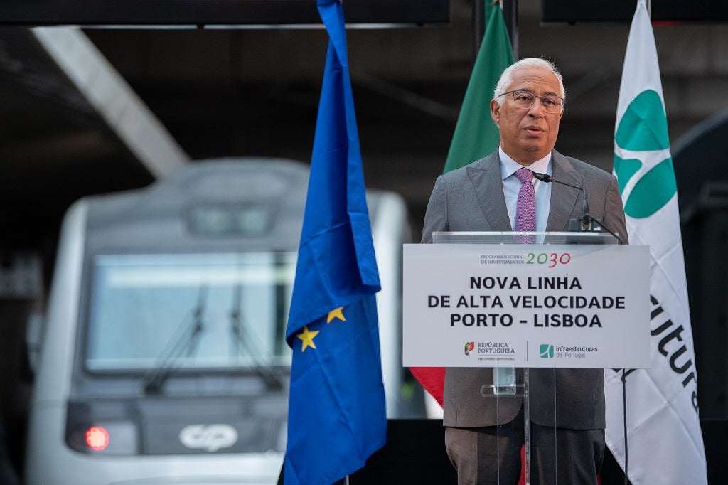 El presidente de la Xunta, Alfonso Rueda, vuelve a pedirle al gobierno central que acelere la construcción de la parte que le corresponde, a España, del ave Vigo Oporto. El presidente de la Xunta, Alfonso Rueda, vuelve a pedirle al gobierno central que acelere la construcción de la parte que le corresponde, a España, del ave Vigo Oporto.