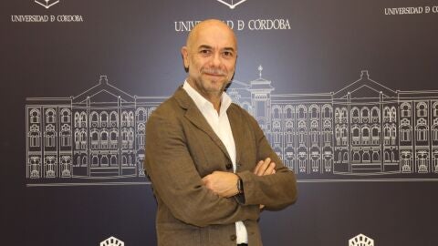 Javier &Aacute;vila