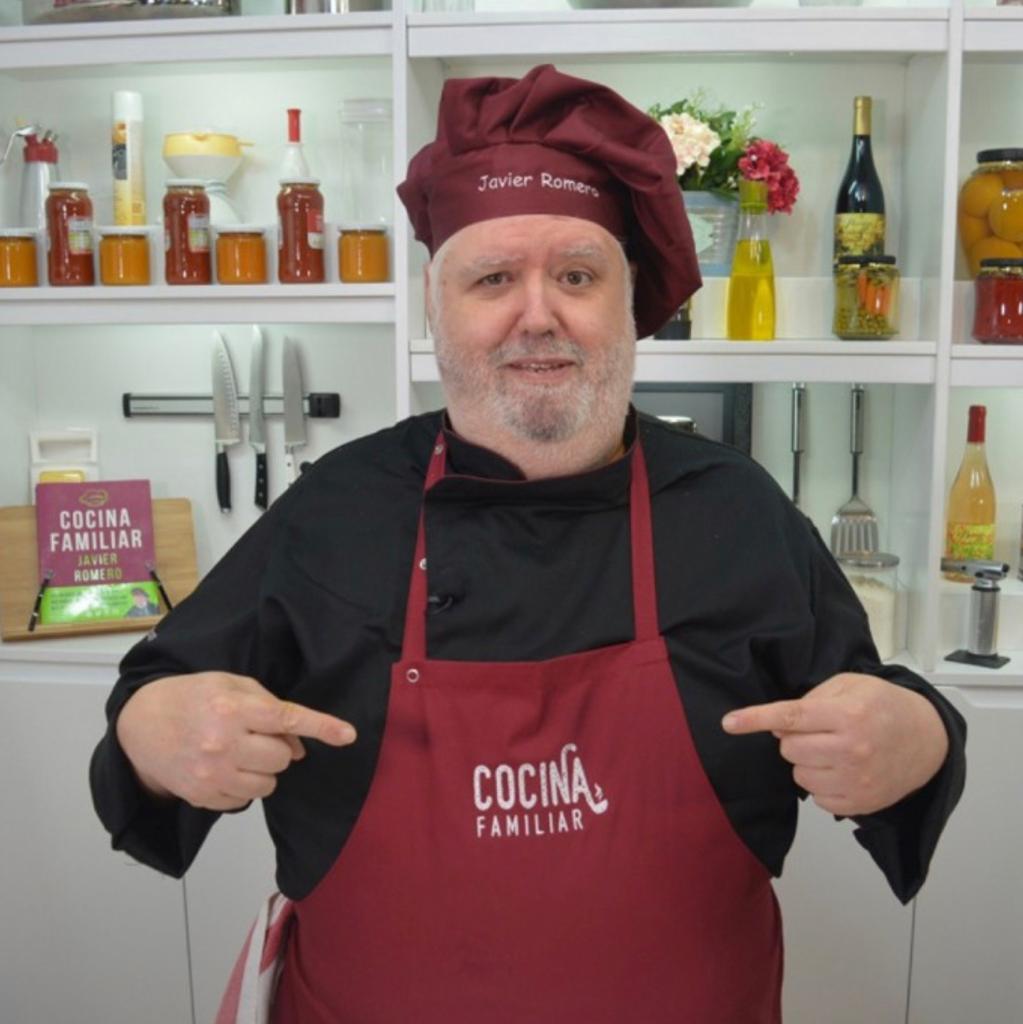 El chef Javier Romero presenta en Alicante su nuevo libro '1001 recetas' El chef Javier Romero presenta en Alicante su nuevo libro '1001 recetas'