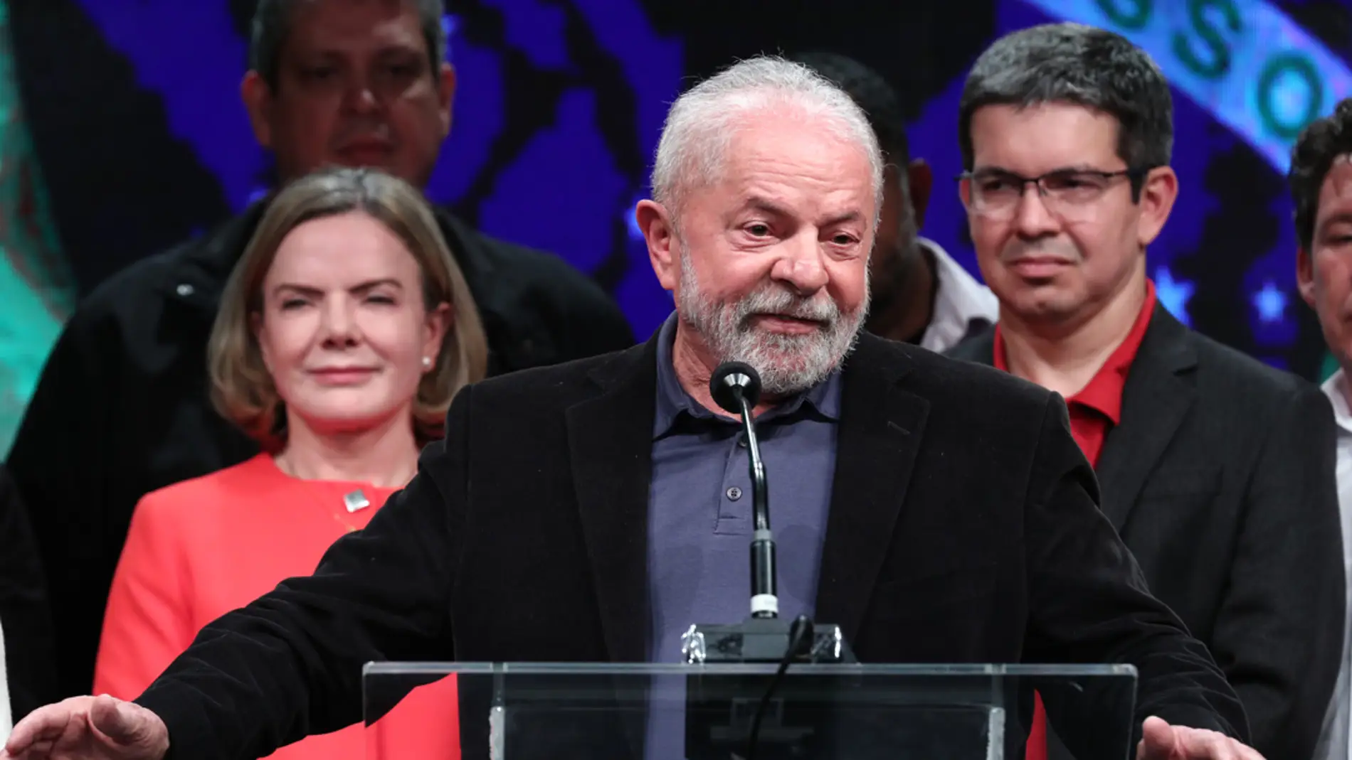 El exmandatario brasileño Luiz Inácio Lula da Silva pronuncia un discurso hoy, desde un hotel en Sao Paulo (Brasil).