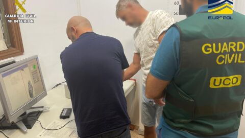 El arrestado en dependencias de la Guardia Civil de Alicante 