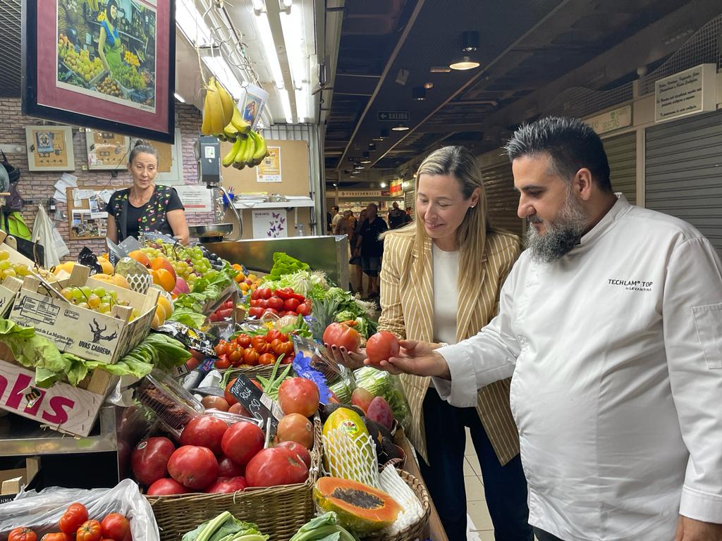 Sergio Sierra abre el espacio de degustaciones culinarias del 'Centenario del Mercado Central' de Alicante Sergio Sierra abre el espacio de degustaciones culinarias del 'Centenario del Mercado Central' de Alicante