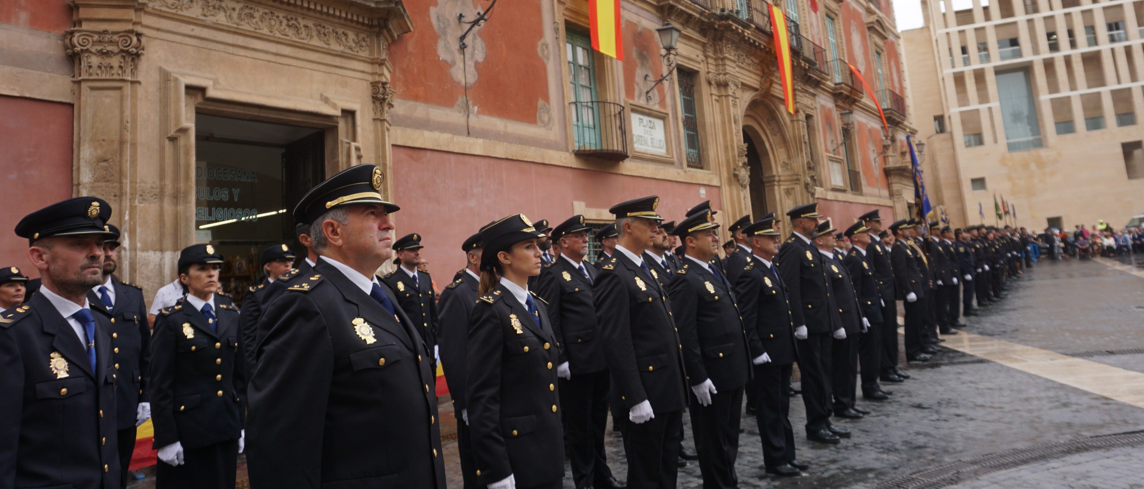 Vélez destaca el “inalterable compromiso” de la Policía Nacional con todos los españoles Vélez destaca el “inalterable compromiso” de la Policía Nacional con todos los españoles