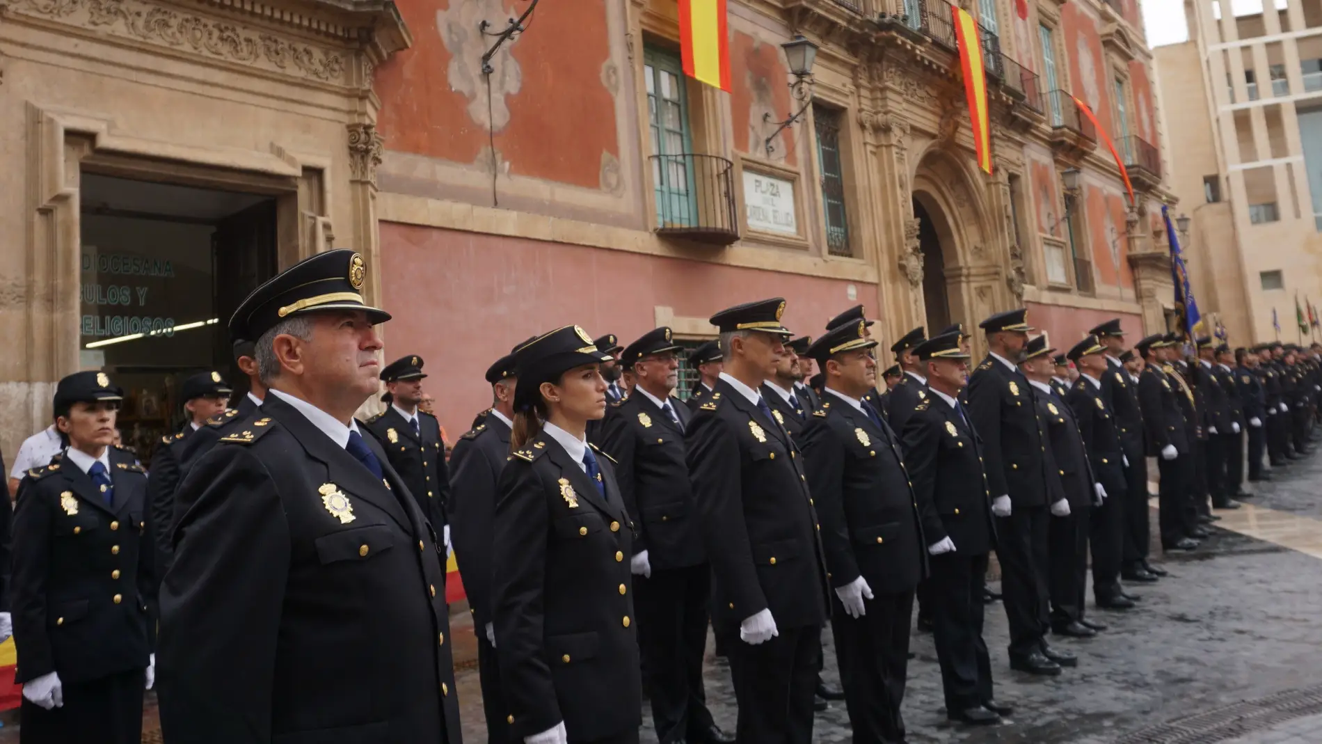 Vélez destaca el “inalterable compromiso” de la Policía Nacional con todos los españoles