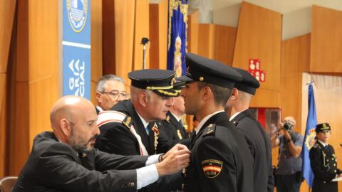 Condecoraciones a los agentes 