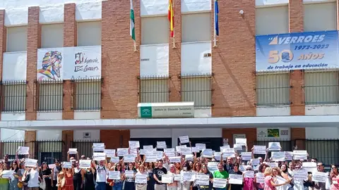 Concentración del personal y alumnado del IES Averroes Concentración del personal y alumnado del IES Averroes