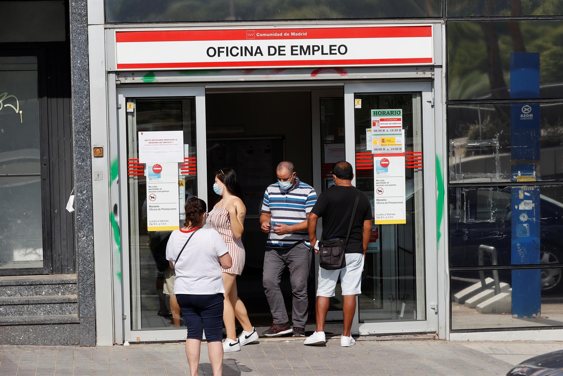 El paro sube en 17.679 personas en septiembre tras el fin de la campaña de verano El paro sube en 17.679 personas en septiembre tras el fin de la campaña de verano