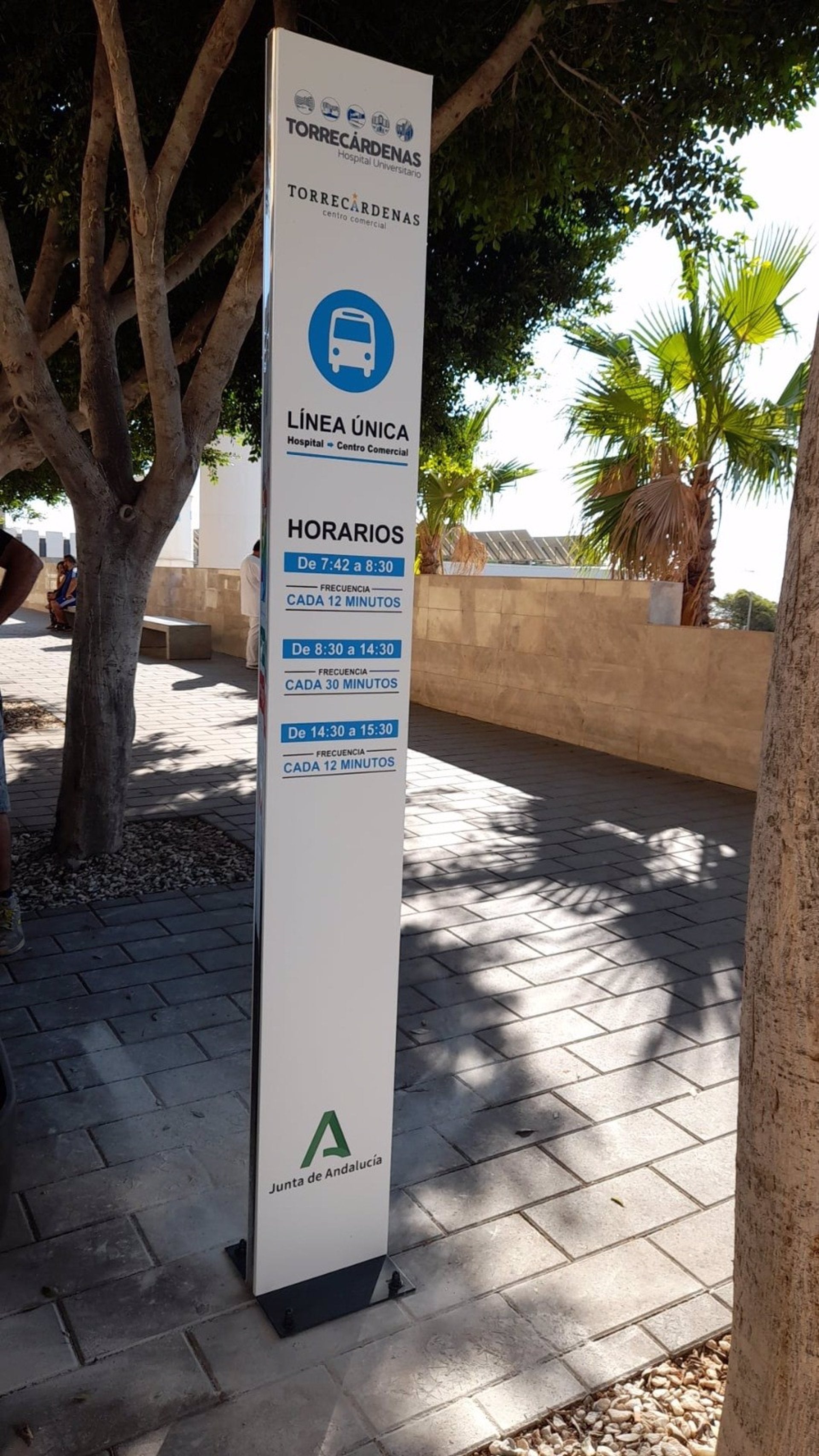 Casi 300 usuarios utilizan el parking con lanzadera gratuito del Hospital Torrecárdenas en su primera semana Casi 300 usuarios utilizan el parking con lanzadera gratuito del Hospital Torrecárdenas en su primera semana