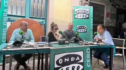 Especial Fonte do Viño dende Cambados Susana Pedreira con anfitrión, Álvaro Fernández e co xerente da tenta gourmet de Vigo El Trotes e o presidente de Cambados Zona Centro, Juan Rey