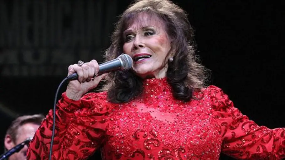 Loretta Lynn .
