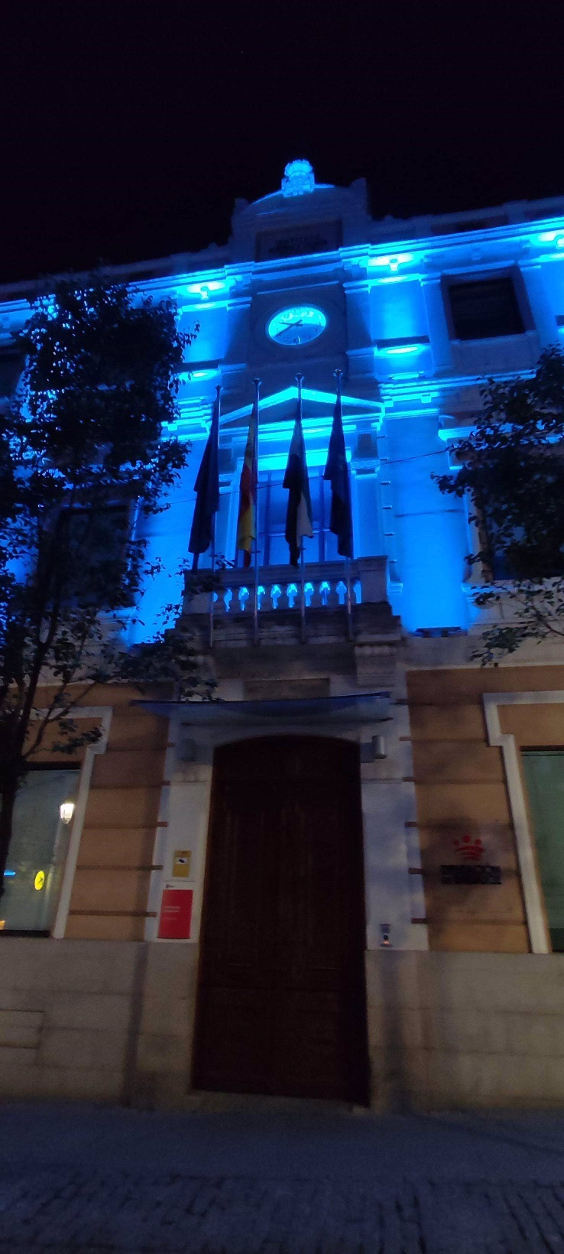 La Diputación de Badajoz ilumina su fachada de azul turquesa para dar visibilidad al trastorno de la Dislexia La Diputación de Badajoz ilumina su fachada de azul turquesa para dar visibilidad al trastorno de la Dislexia