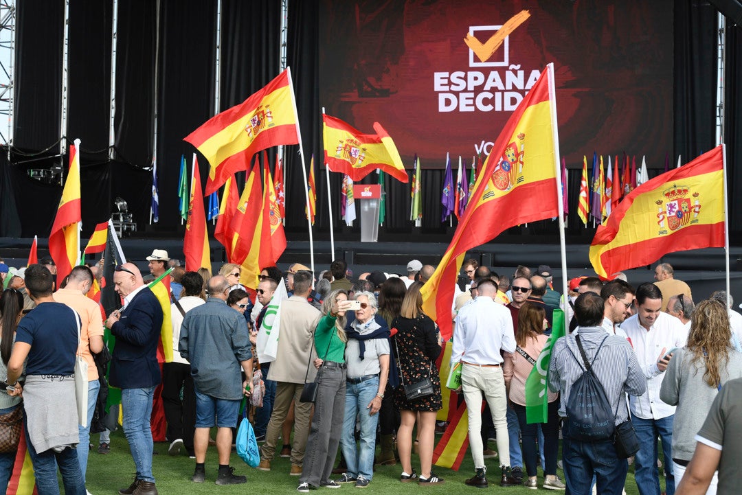 Piden a la Fiscalía investigar al grupo que cantó 'Vamos a volver al 36' en la macrofiesta de Vox Piden a la Fiscalía investigar al grupo que cantó 'Vamos a volver al 36' en la macrofiesta de Vox