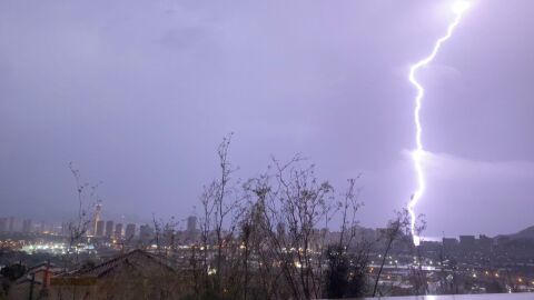 rayo tormenta benidorm lluvia muy nuboso