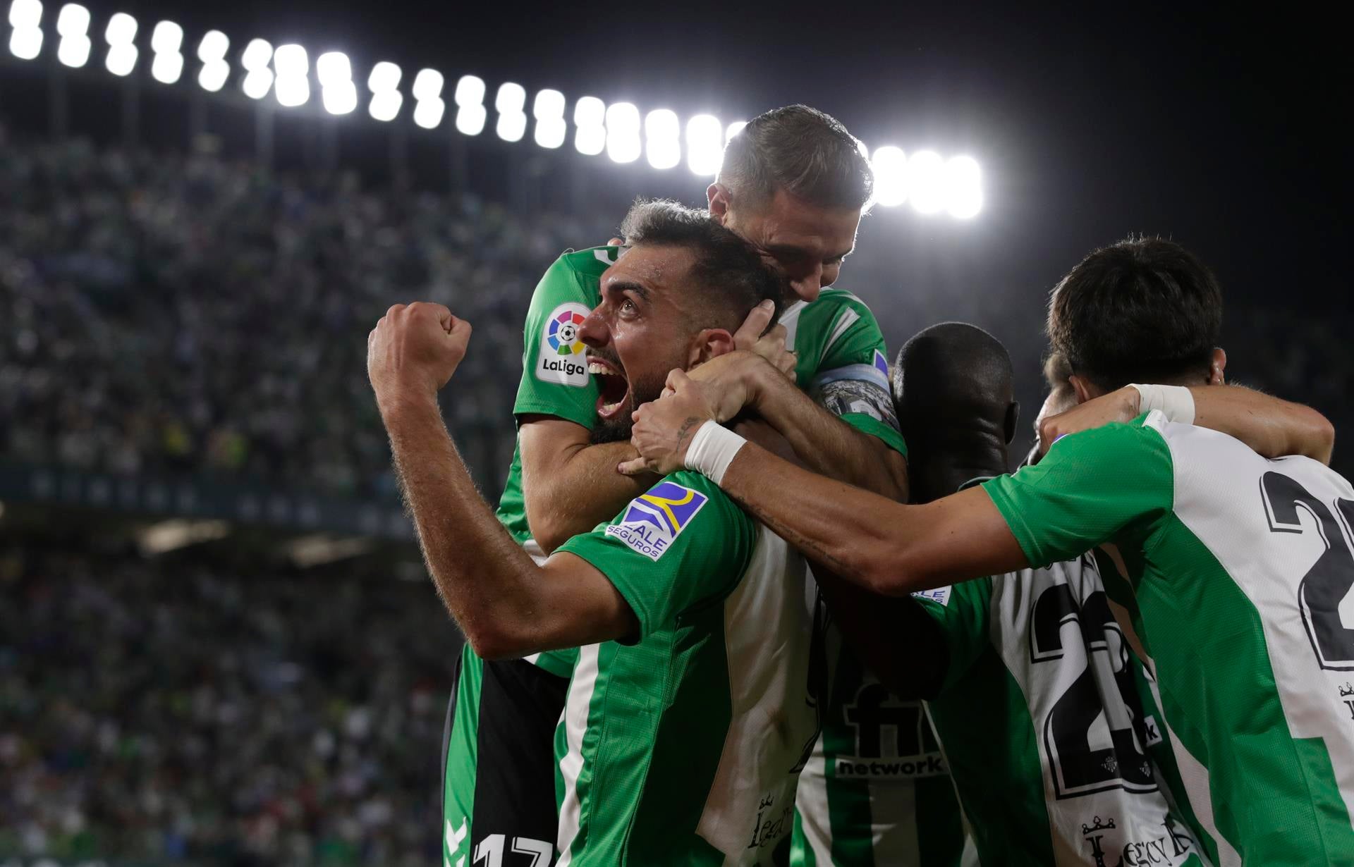 El Betis golea al Almería en el Benito Villamarín El Betis golea al Almería en el Benito Villamarín