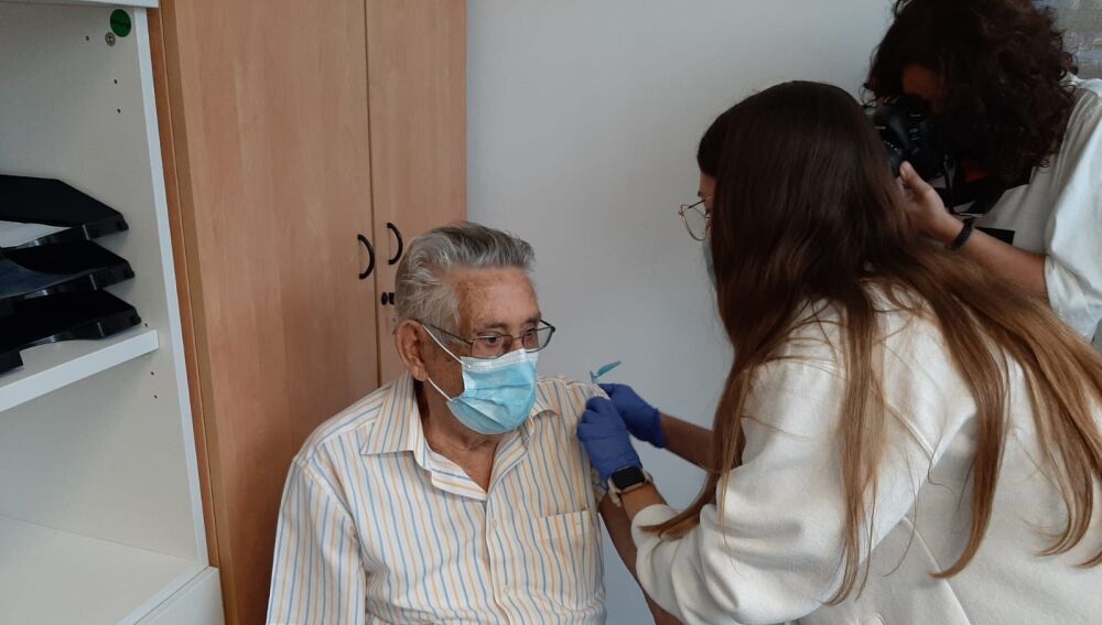 Primeras vacunaciones en los centros de salud de la Comunitat Valenciana