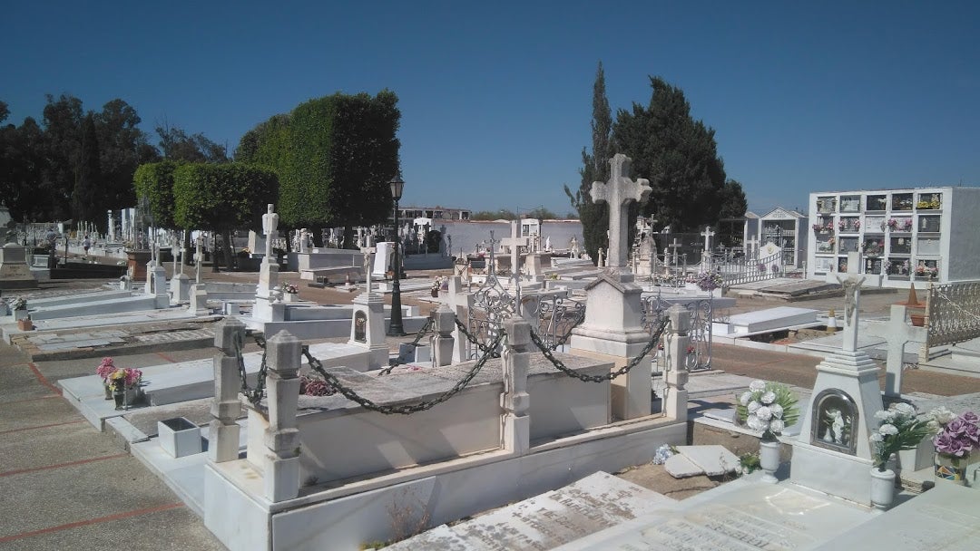 Puerto Real refuerza el horario de autobuses para visitar el cementerio Puerto Real refuerza el horario de autobuses para visitar el cementerio