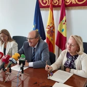 Arancha Vinuesa, Luis Huete y Carmen Mendiola durante la rueda de prensa Arancha Vinuesa, Luis Huete y Carmen Mendiola durante la rueda de prensa