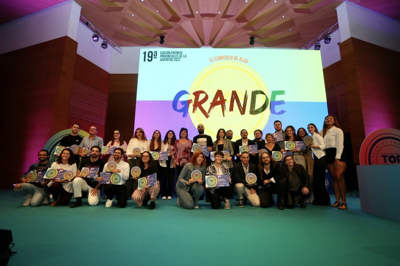 ‘La Llum Creativa’ de Elda se alza con Premio Iniciativa Empresarial de los Premios Provinciales de la Juventud que también reconocen a artistas de Elche, Santa Pola, Monóvar y Algueña ‘La Llum Creativa’ de Elda se alza con Premio Iniciativa Empresarial de los Premios Provinciales de la Juventud que también reconocen a artistas de Elche, Santa Pola, Monóvar y Algueña