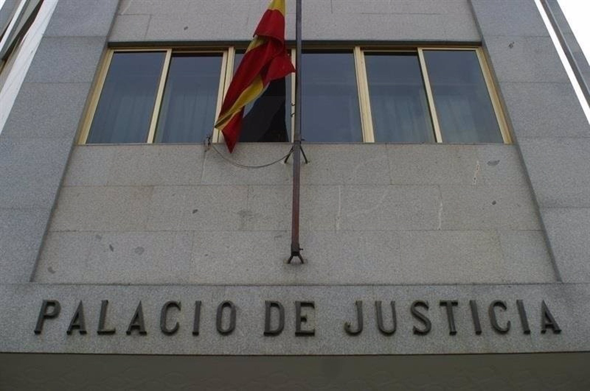 Piden casi 27 años para un acusado de matar a su mujer y ocultar su cuerpo en un canapé en Villarrubia de los Ojos Piden casi 27 años para un acusado de matar a su mujer y ocultar su cuerpo en un canapé en Villarrubia de los Ojos