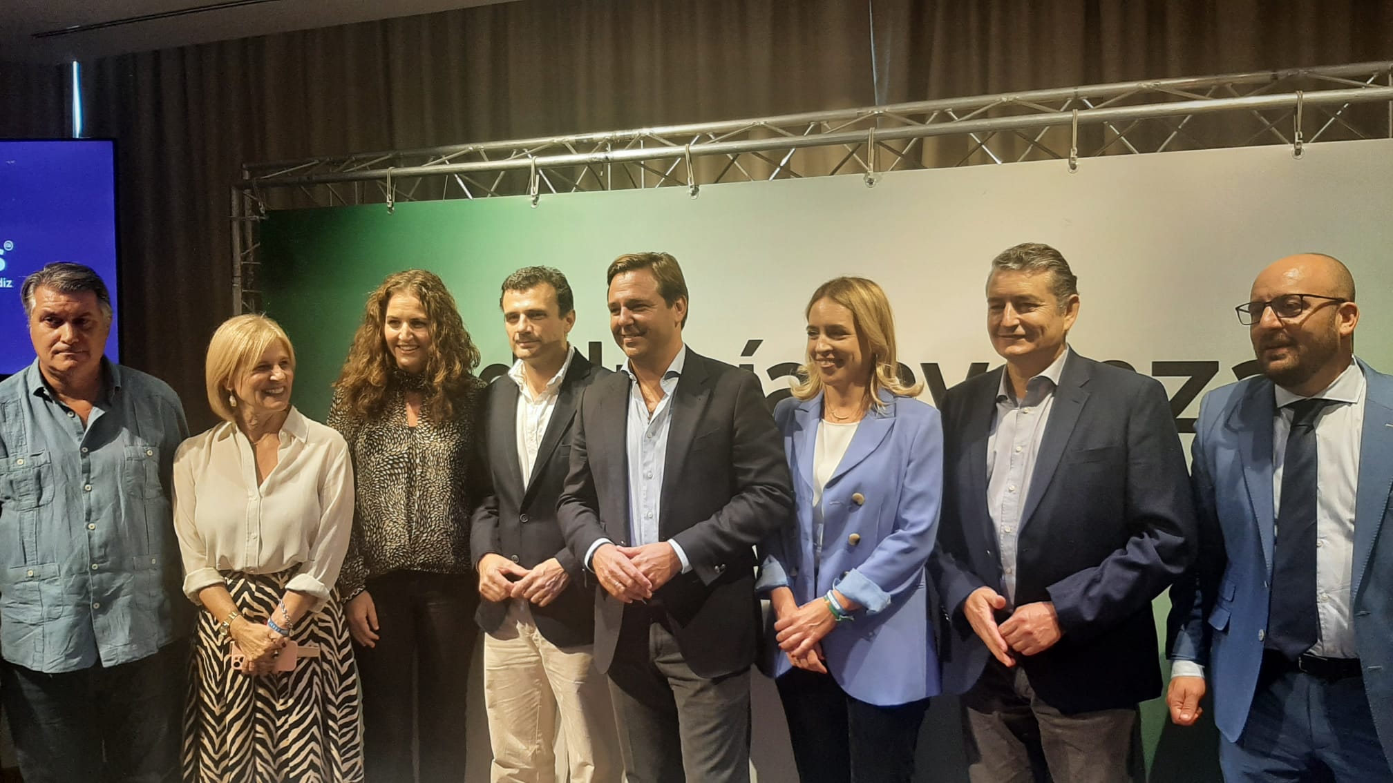 El 'nuevo' PP de Cádiz que encara las municipales: Almudena Martínez, nueva secretaria general El 'nuevo' PP de Cádiz que encara las municipales: Almudena Martínez, nueva secretaria general