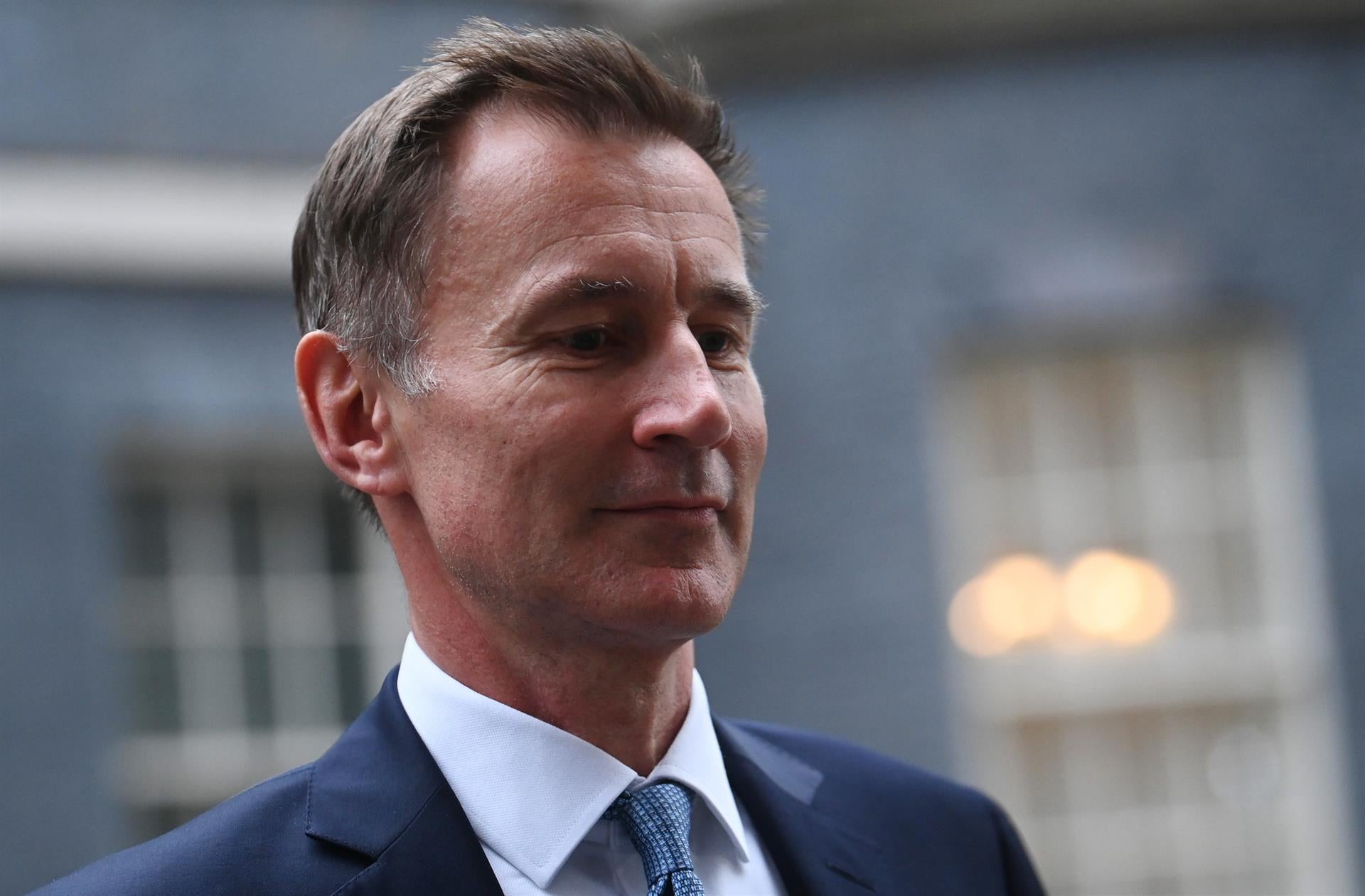 El nuevo ministro británico de Economía anula la rebaja del impuesto sobre la renta y reduce la ayuda energética El nuevo ministro británico de Economía anula la rebaja del impuesto sobre la renta y reduce la ayuda energética