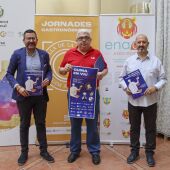 El concejal de Turismo, Diego Vila junto con Ximo Abril y Emilio Miralles han presentado las jornadas. 